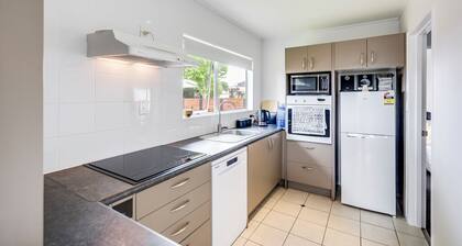 Cozy on Clive - Hastings Holiday Home