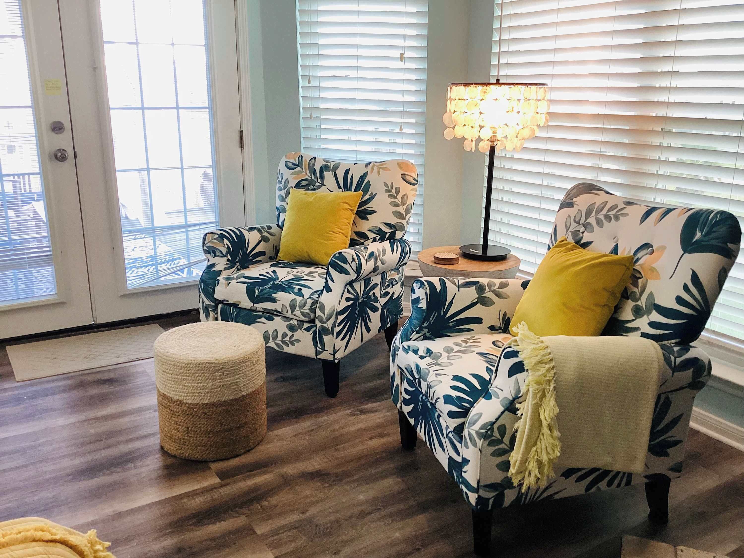 Pientalo, useita sänkyjä, patio (Saltwater Solace) | Oleskelualue