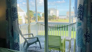 Townhome, Multiple Beds, Patio (Saltwater Solace)