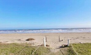 Beach nearby - Saltwater Solace, For 8 (Galveston)