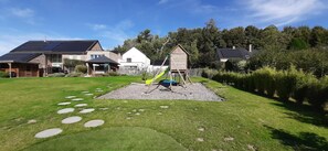 House | Children's area - Peaceful Holiday Home Near Hannut (Hannut)