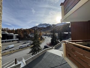 Property grounds - 50m from ski slopes, 1st floor, balcony, tv, ski locker, 50m², Vars (Vars)