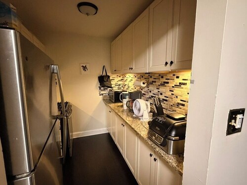 Cozy 1-bedroom apartment in tranquil Woodbridge with AC