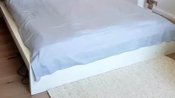 WiFi, bed sheets