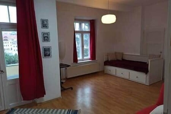 صورة غير مصنفة، 1 من 8، زرّ