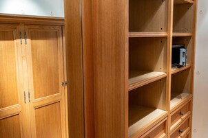 1 habitación y espacio para trabajar con laptop 