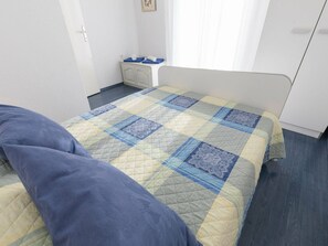 4 bedrooms, individually furnished, iron/ironing board - Holiday Home on Jadrija Beach Near Sibenik (Sibenik)