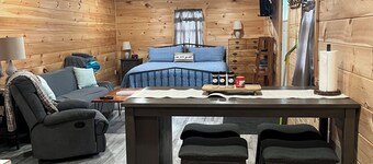 Unit #4 Cozy 1-bedroom cabin in lovely Brushton with AC and heat