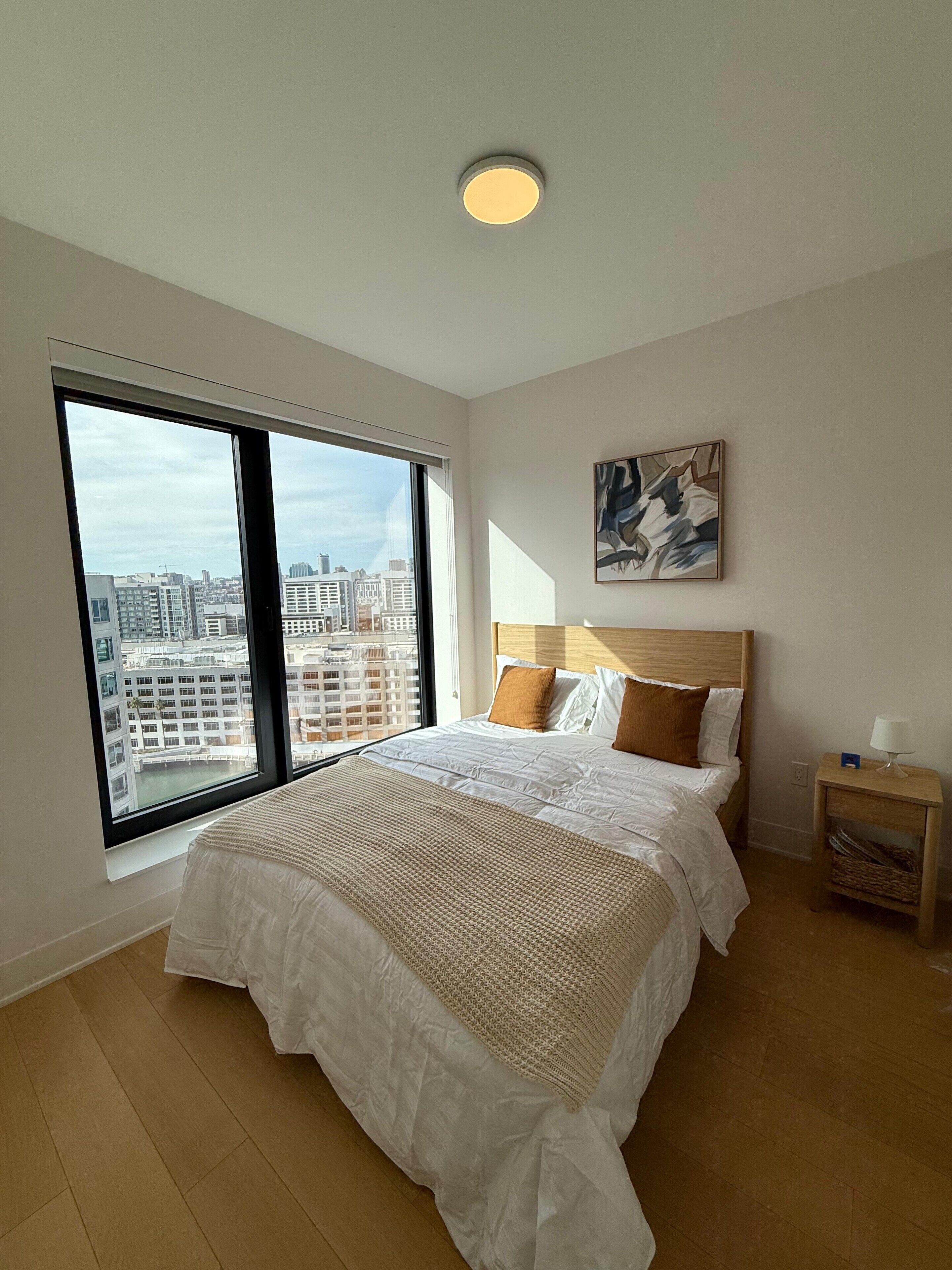 Iron/ironing board, WiFi, bed sheets