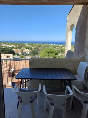 屋外ダイニングエリア