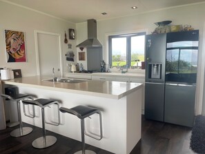Private kitchen - Ocean Shores Taranaki (Warea)