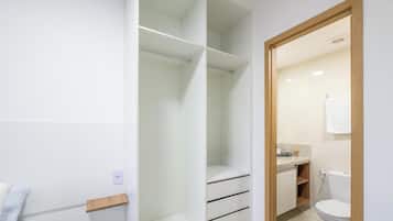 Basic Apartment | Bathroom