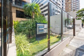 Exterior detail - Full Apartments in Building w/ Pool & gym 500m From the Beach - Hpas (Salvador)