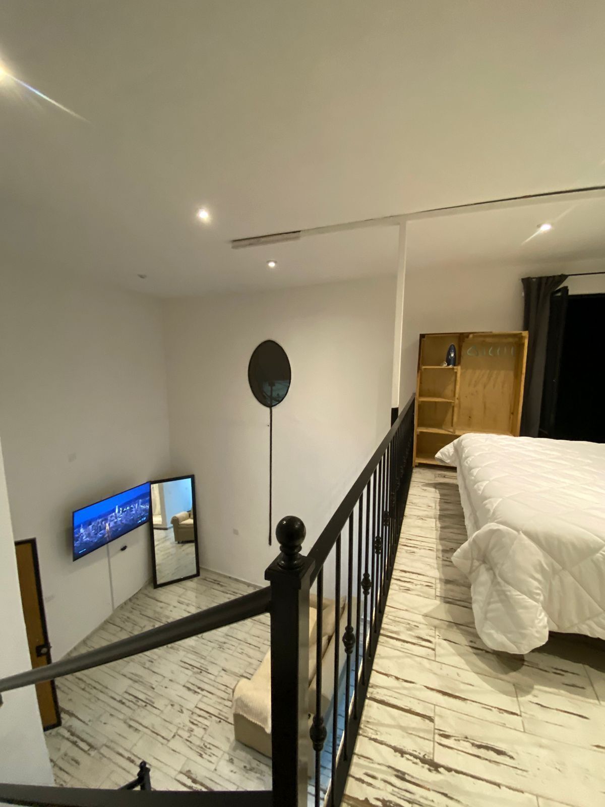 Grand Stüdyo Süit, Balkon, Şehir Manzaralı | Oturma alanı | Dijital TV kanalları bulunan 40 inç akıllı televizyon 