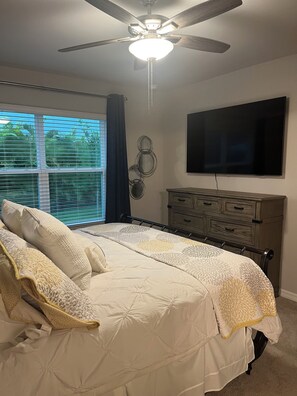 Tabla de planchar con plancha, wifi y ropa de cama 