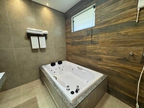 Superior Double Room | Bathroom