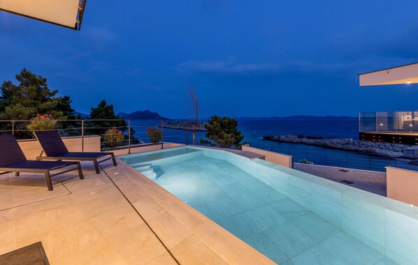A heated pool - Luxurious home in Dingac with sauna (Dingac)