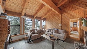 Interior - Cozy Donner Lake Cabin w/ Kayaks, Forest Views, Fireplace & Quick Ski Resort Access Donner Lake Refuge by Avantstay (Truckee)