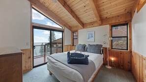 Interior - Cozy Donner Lake Cabin w/ Kayaks, Forest Views, Fireplace & Quick Ski Resort Access Donner Lake Refuge by Avantstay (Truckee)