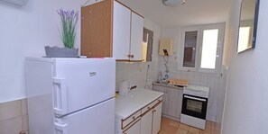 Stovetop, cookware/dishes/utensils - Antunovic / Antunovic 1 (Veli Lošinj)