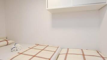 Internet, bed sheets