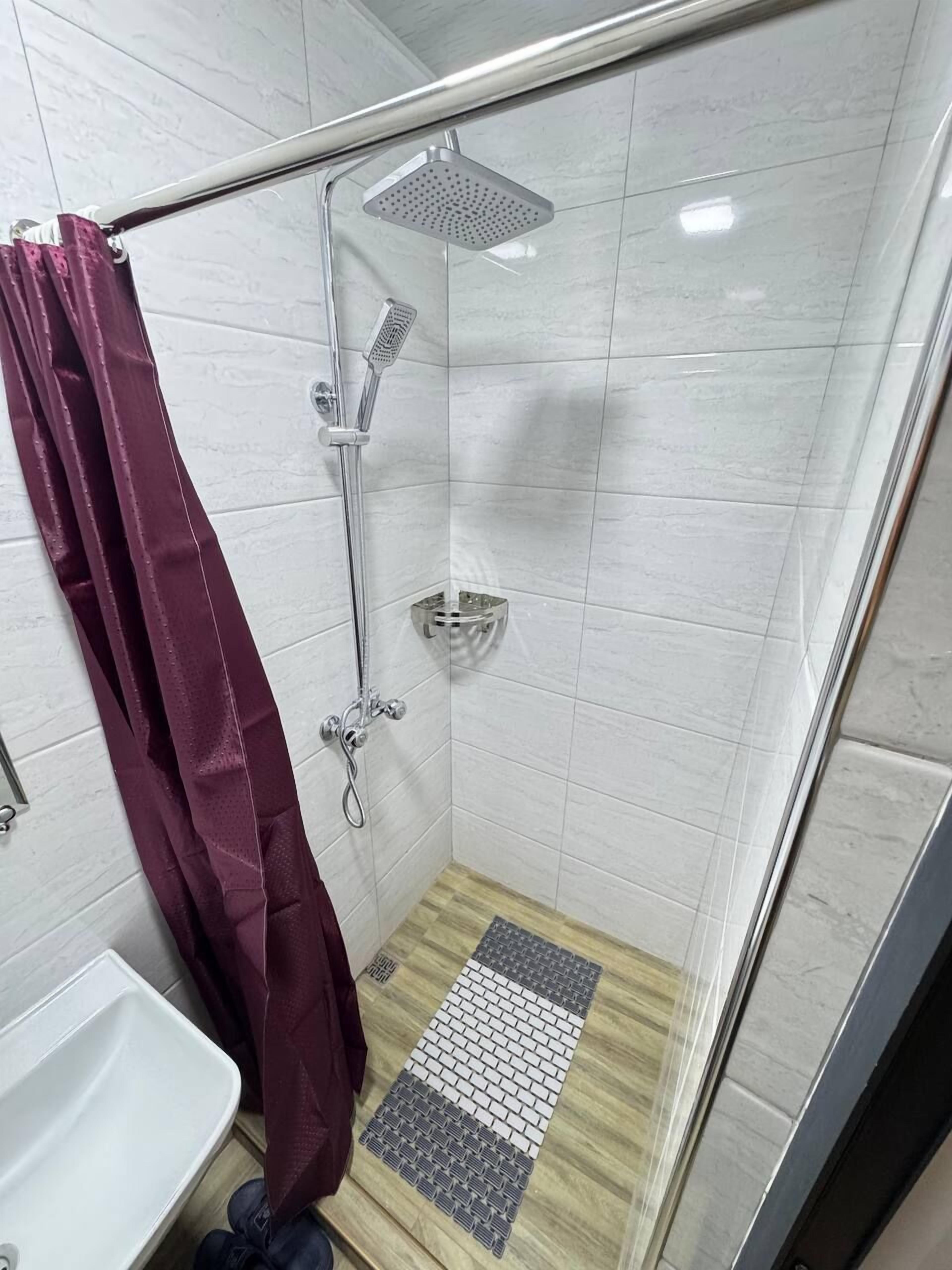 Basic szoba | Fürdőszoba