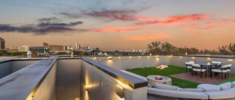 تناول الطعام بالخارج