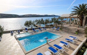 Pool - Lovely apartment in Stara Novalja with swimming pool (Stara Novalja)