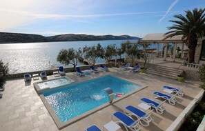Pool - Beautiful apartment in Stara Novalja with house sea view (Stara Novalja)