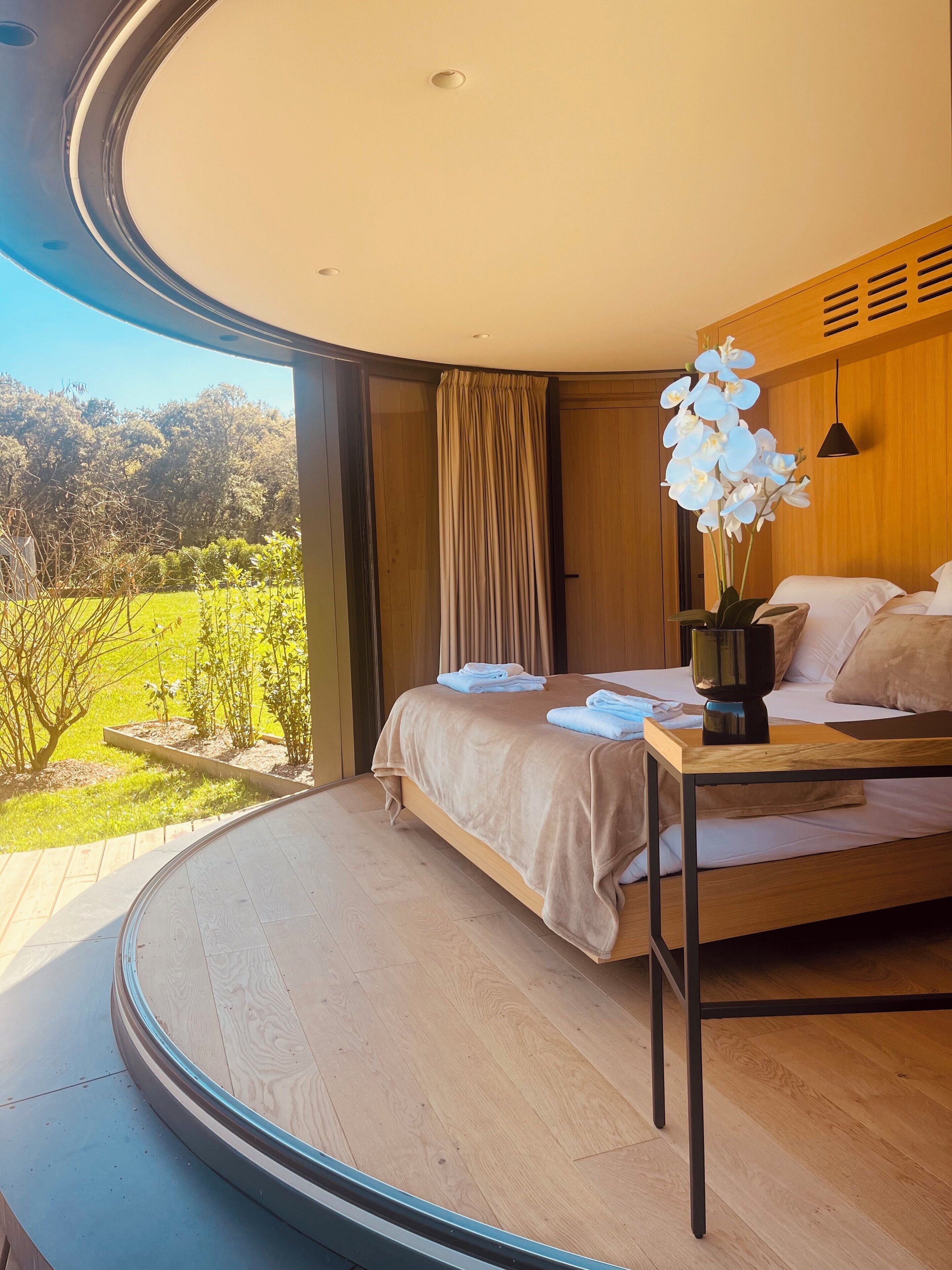 ノートパソコン用作業スペース、WiFi (無料)