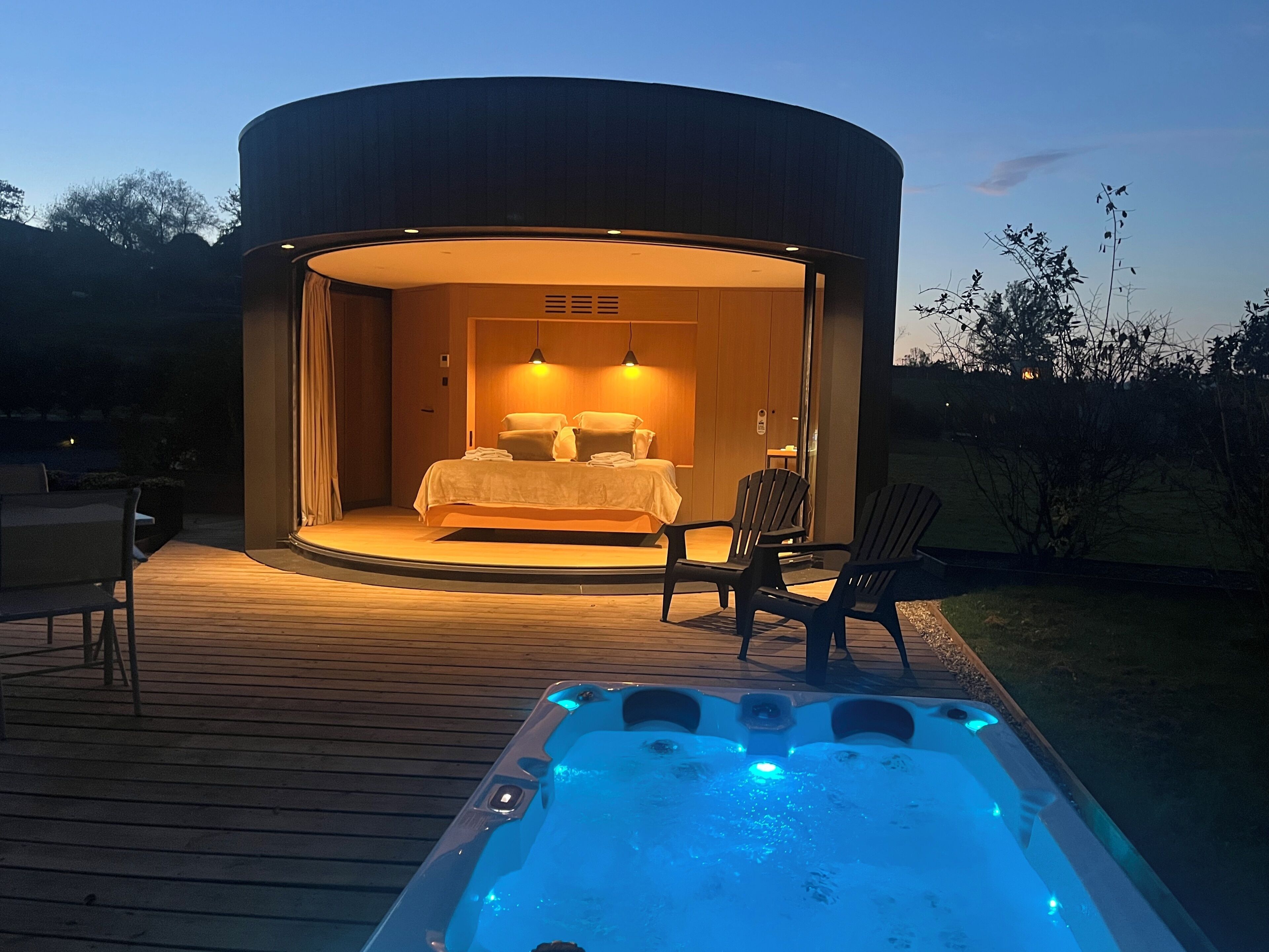 Laptopgeeigneter Arbeitsplatz, kostenloses WLAN