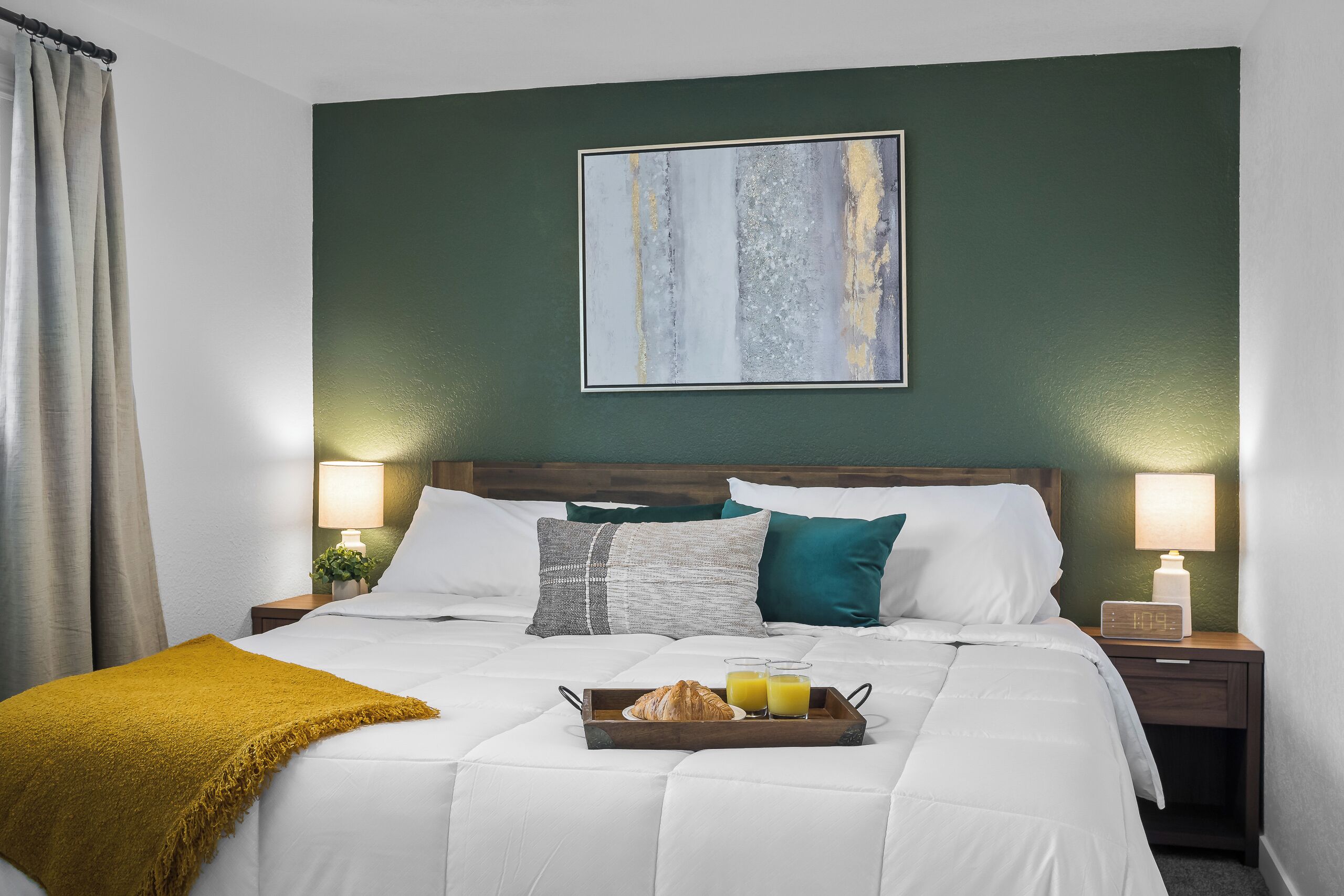 2 habitaciones, tabla de planchar con plancha y cuna de viaje 