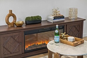 Interior - Brand New Listing in N Tacoma: Spacious Yard-Game Room- King Bed-Firepit (Tacoma)