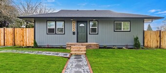 Brand New Listing in N Tacoma: Spacious Yard-Game Room- King Bed-Firepit
