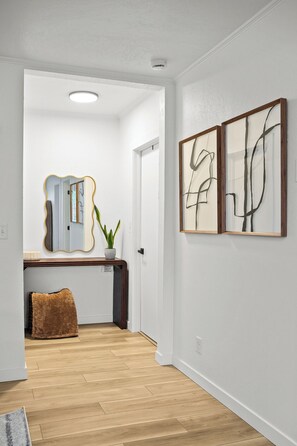 Interior - Brand New Listing in N Tacoma: Spacious Yard-Game Room- King Bed-Firepit (Tacoma)