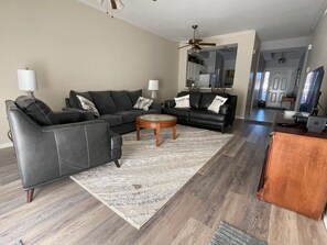 Smart TV - Legends Country Club Social 2/2 Condo Overlooking Hole #1, Close to Country Club (Fort Myers)
