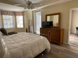 WiFi, bed sheets - Legends Country Club Social 2/2 Condo Overlooking Hole #1, Close to Country Club (Fort Myers)