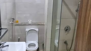 Standard Room | Bathroom