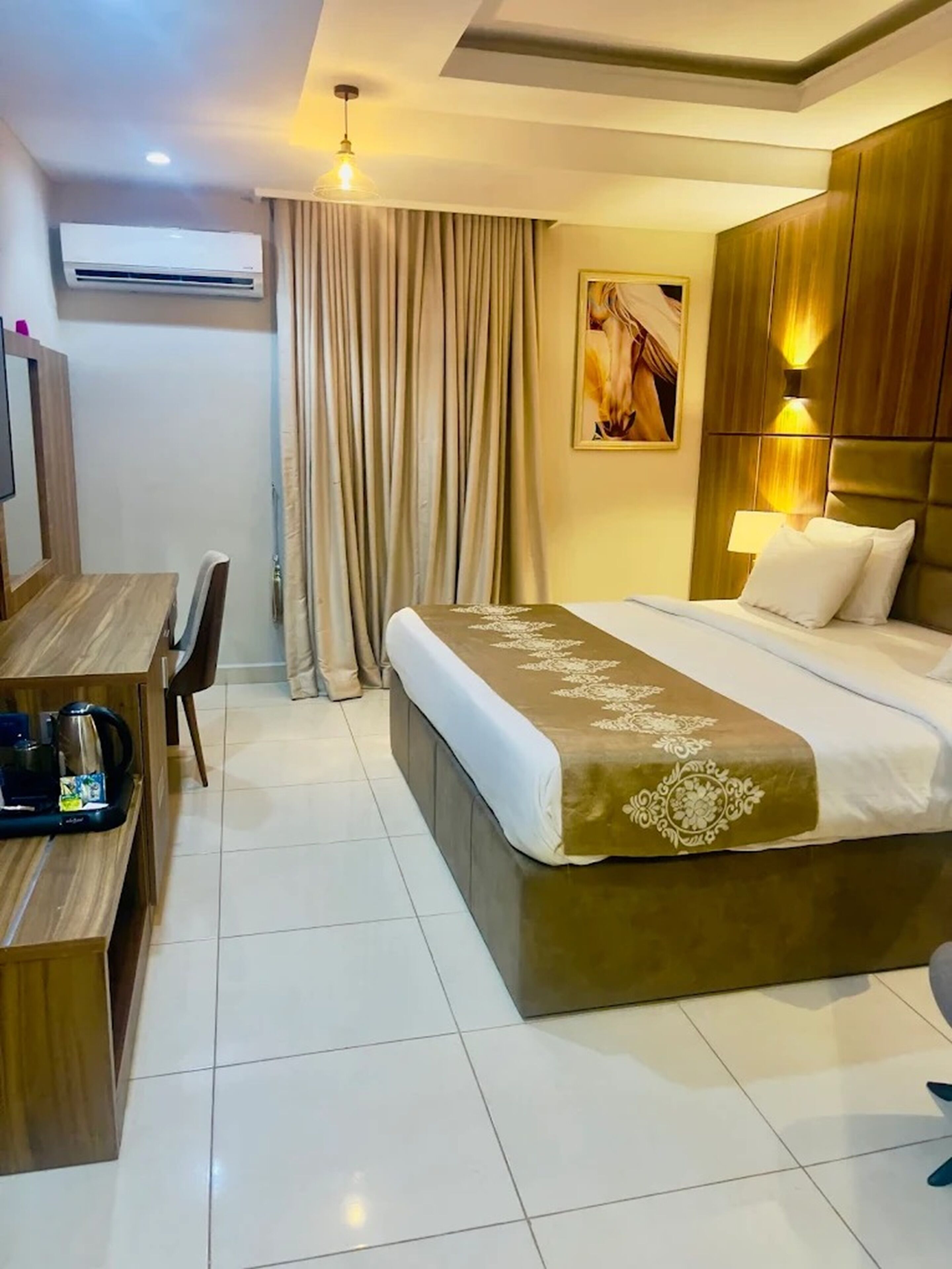 Executive Room | Desk, laptop workspace, free WiFi