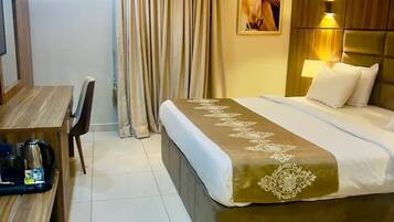 Habitación ejecutiva | Escritorio, espacio para trabajar con un portátil, wifi gratis