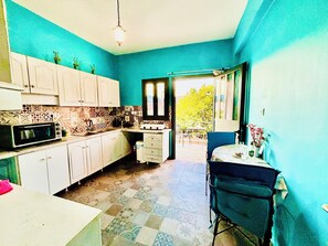 Private kitchen - Anemeli 2 bedroom Apartment, Stoupa, 50m to beach. Stunning Sea & Mountain views (Stoupa)