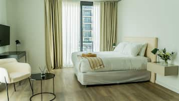 Deluxe Studio | Laptop workspace, free WiFi