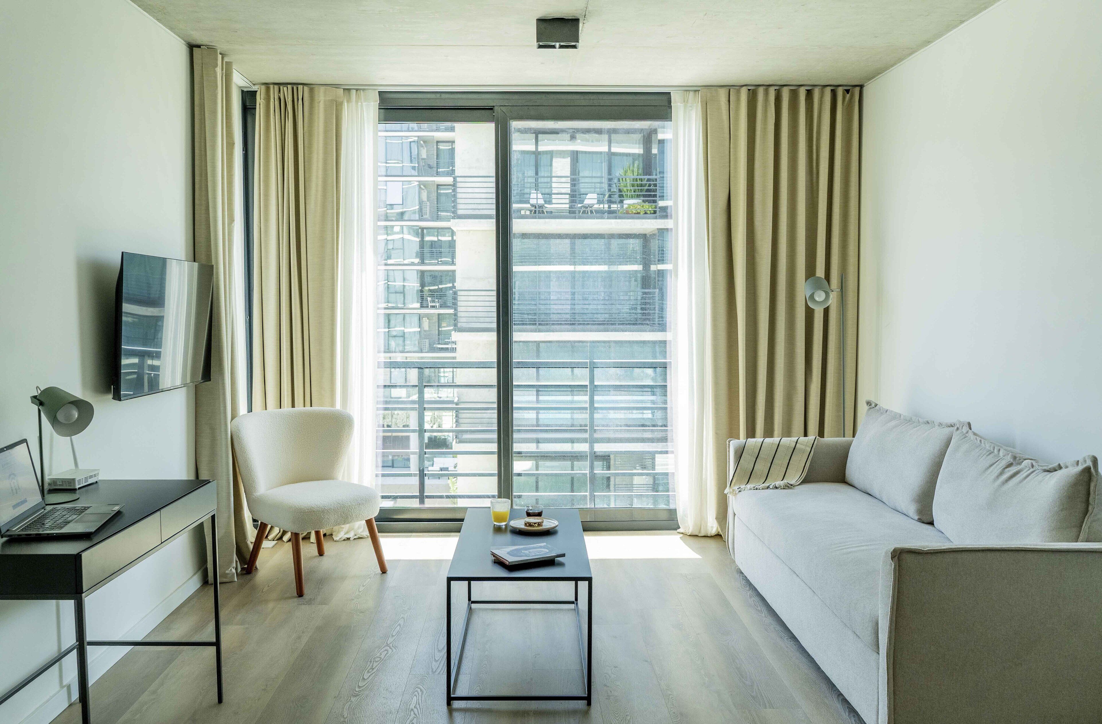 Studio Suite | Living area | Flat-screen TV