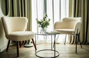 Desk, laptop workspace, blackout drapes, free WiFi - RentUp Suites Palmas Park Buenavista (Victoria)