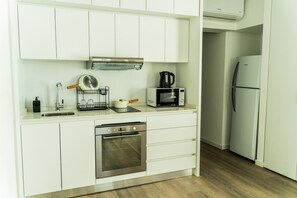 Studio tiện nghi đơn giản | Bếp riêng | Lò vi sóng, dụng cụ nấu nướng/bát dĩa/dao nĩa 