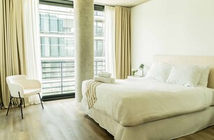 スタジオスイート | デスク、ノートパソコン用作業スペース、遮光カーテン、WiFi (無料)