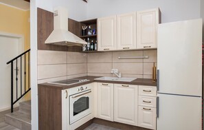 Réfrigérateur, four, plaque de cuisson, lave-vaisselle