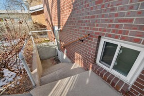 Property grounds - Charming East Denver Hideaway, Apartment in House (Denver)