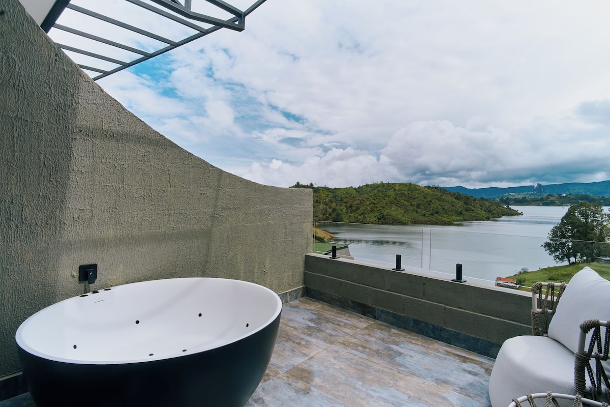 ラグジュアリー ルーム レイクビュー | WiFi (無料)