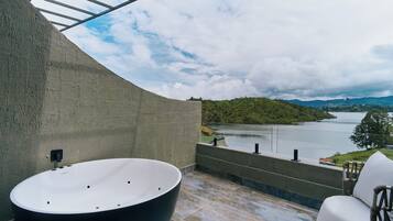 Luxury Room, Lake View | Free WiFi